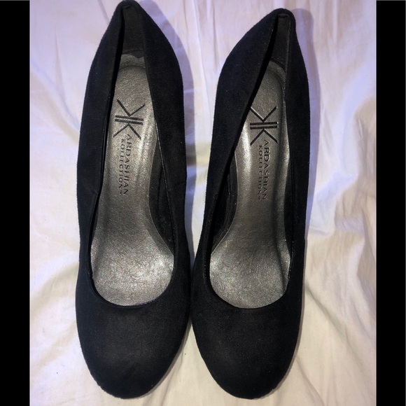 Kardashian Wedges size 8 Black NEW - Picture 1 of 2